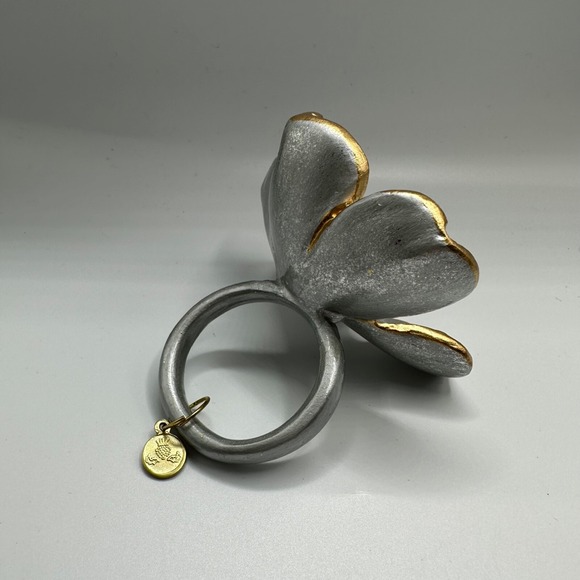 New Mackenzie Childs Sweet Brair Napkin Ring Silver Flower - Picture 5 of 7